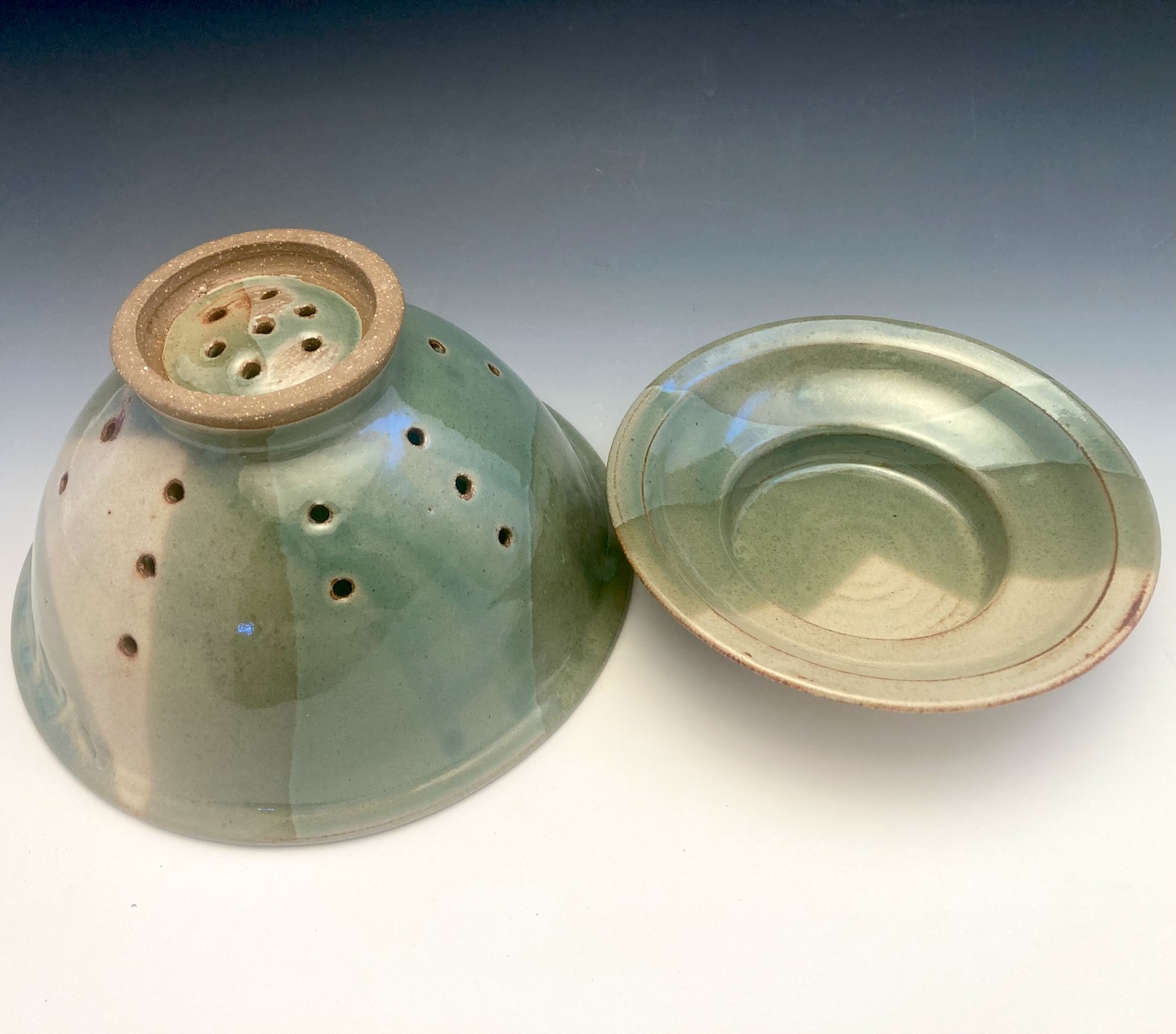 Verde Berry Bowl with Saucer - Image 5