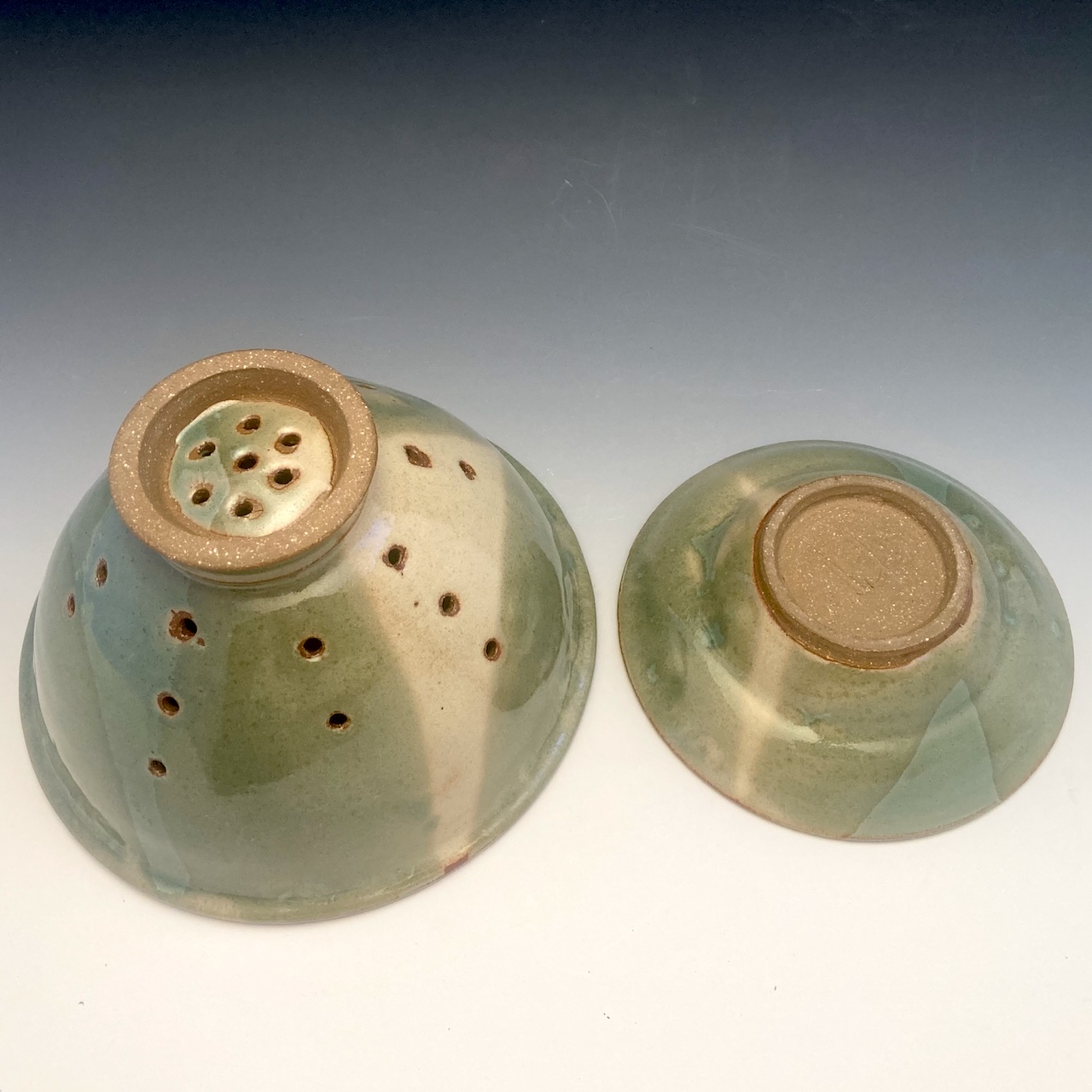 Verde Berry Bowl with Saucer - Image 4